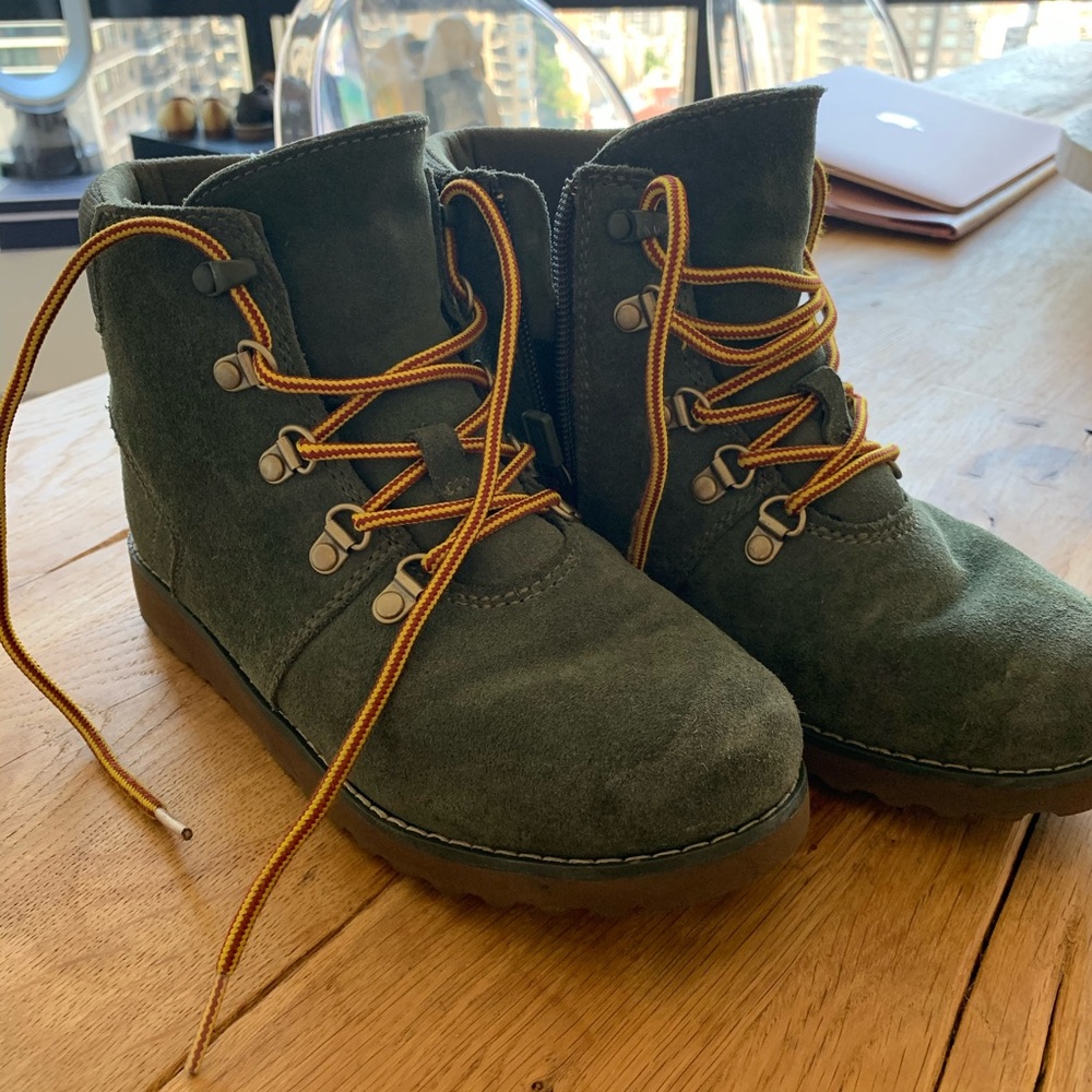 UGG - boys boots